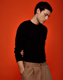 BLACK SLIM FIT SWEATER